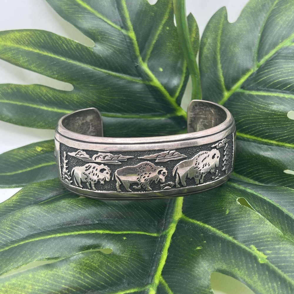 Sterling silver cuff bracelet by Thomas singer with buffalo navajo 43.19 grams